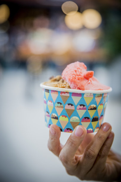 草莓冰淇淋图片下载