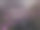 一个带紫色光的笔记本键盘。图片下载
