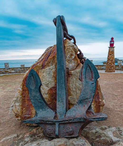 锈迹斑斑的锚链前景图片下载