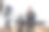 一个年轻的女孩在弹钢琴，录制视频和声音。图片下载