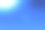 深蓝的夏日天空，太阳和透镜耀斑图片下载