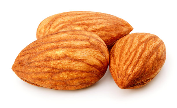 杏仁坚果孤立在白色背景图片下载