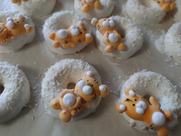 美味的自制甜甜圈。图片下载