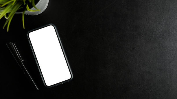 复制空间在黑色背景与智能手机模型图片下载