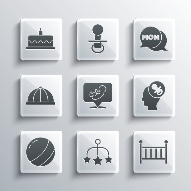 设置婴儿床挂玩具，摇篮，奶嘴，沙滩球，帽子，蛋糕与燃烧的蜡烛和语音泡泡妈妈图标。向量图片下载