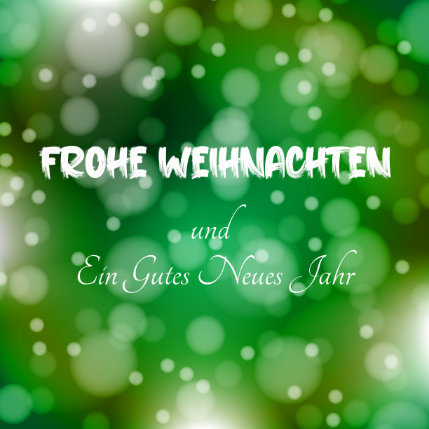 圣诞快乐和新年快乐短信德语与散焦灯在绿色的背景。图片下载