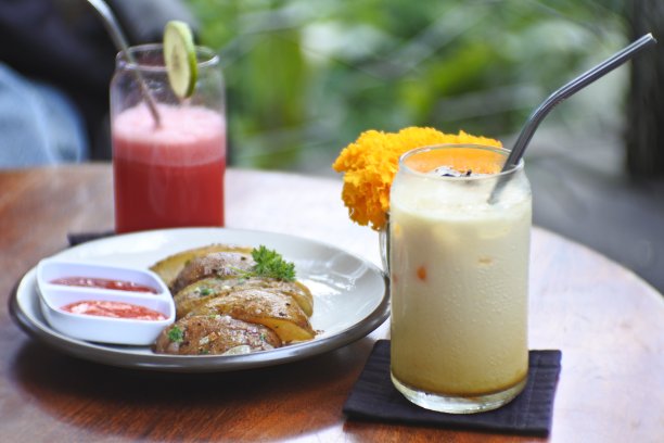 食物:牛排，粉饼，鸡肉粥。各种食物照片。烹饪需求说明图片下载