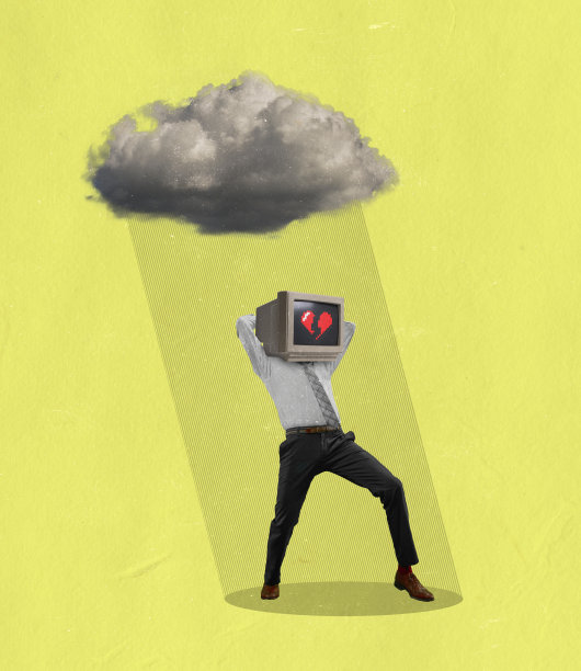 当代艺术拼贴的男人穿着西装与复古电脑头站在灰色的雨云下孤立的黄色背景图片下载