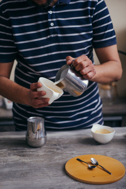 café拿铁艺术叶形制作图片下载