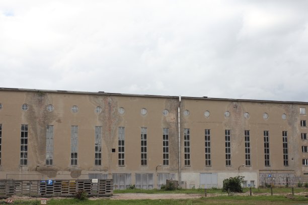 普罗拉是纳粹德国在德国吕根岛上建造的海滩度假胜地，以其纳粹规划的巨型旅游建筑而闻名图片下载