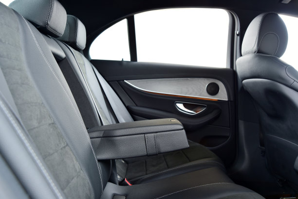 豪华客车的扶手，后排座位图片下载