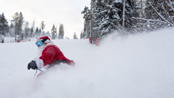 圣诞老人滑雪下坡图片下载