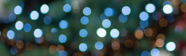 抽象的蓝色散焦圣诞灯背景。图片下载