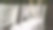 一排排白色塑料基亚瓦里椅。户外婚礼图片下载