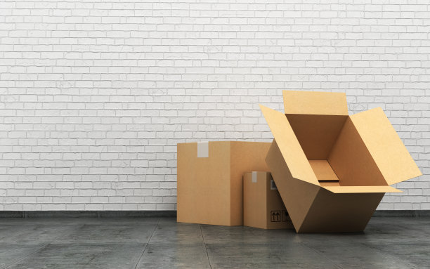 纸箱在混凝土地板前的砖墙股票照片图片下载