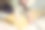 Diy组装平面包装家具，成熟女性螺丝钉。图片下载