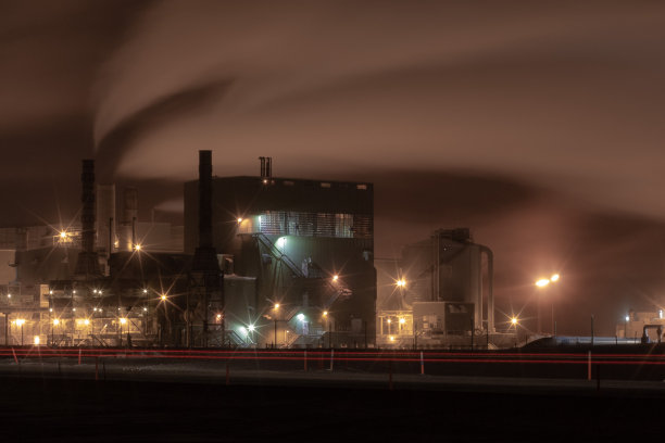 工业在晚上图片下载