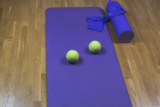 美观的运动配件，居家健身。健康的生活方式的概念。瑞典。图片下载