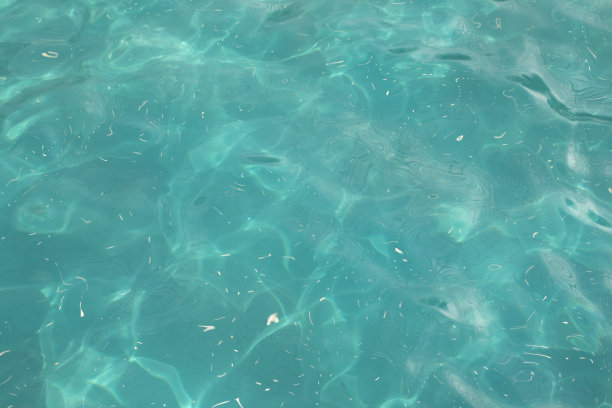 水面纹理，浅蓝清澈的池水，纹理效果背景图片下载