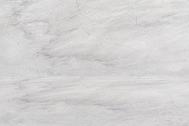 混凝土墙白色灰色为背景模糊。带有划痕和裂缝的旧垃圾纹理。白色水泥墙面纹理。图片下载