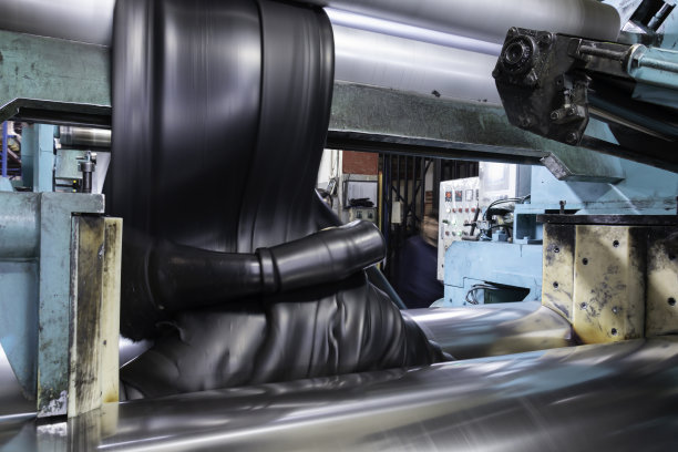 橡胶化合物正在橡胶厂准备，进行橡胶混合图片下载