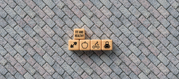 带有保健符号和消息FIT and HEALTHY的立方体- 3d插图图片下载