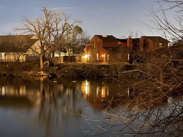 声音在石湖上的倒影图片下载