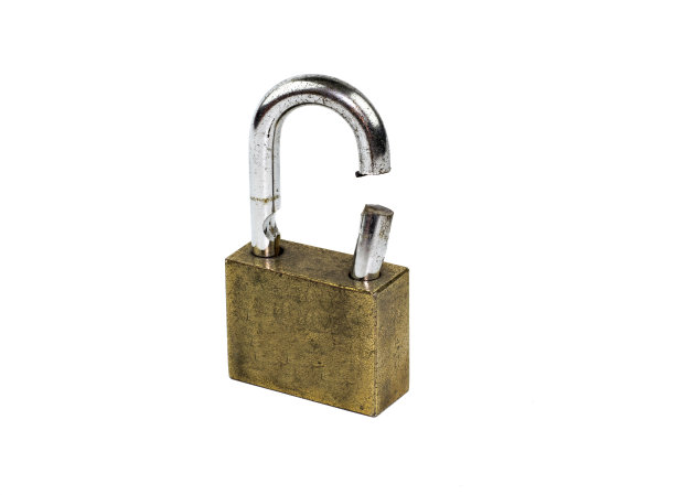 破碎的挂锁安全失败隔离在白色背景概念土匪和偷窃图片下载