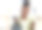 一名年轻女子购物时用智能手机刷卡图片下载