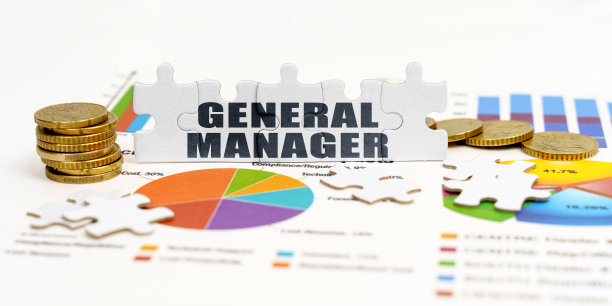 财务图表上有刻有“总经理”字样的硬币和字谜图片下载