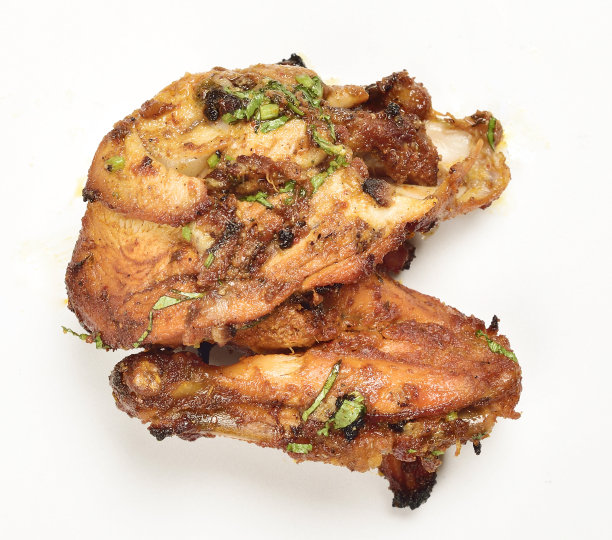 唐杜里鸡翅的俯视图孤立在白色背景图片下载