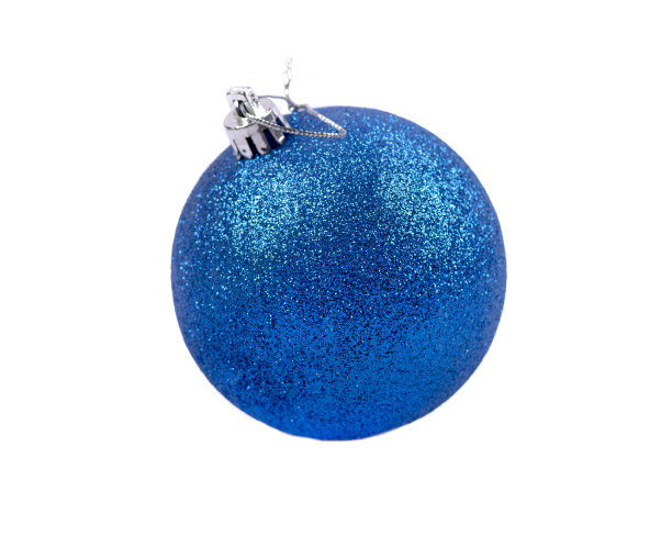 美丽的蓝色圣诞球孤立在白色。圣诞装饰。闪闪发光的蓝色圣诞树装饰球。图片下载