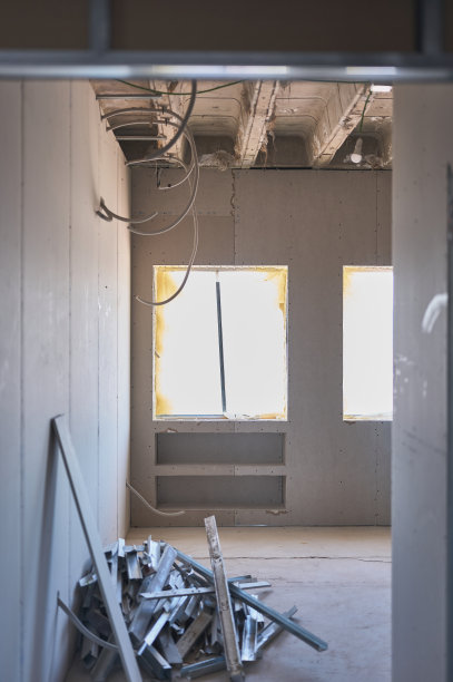 翻修建筑物中房间的装修图片下载