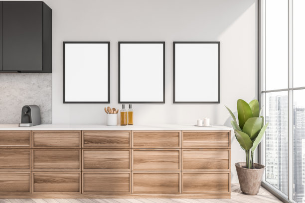 木制的厨房内部与厨房用具靠近窗户，三个模拟海报图片下载