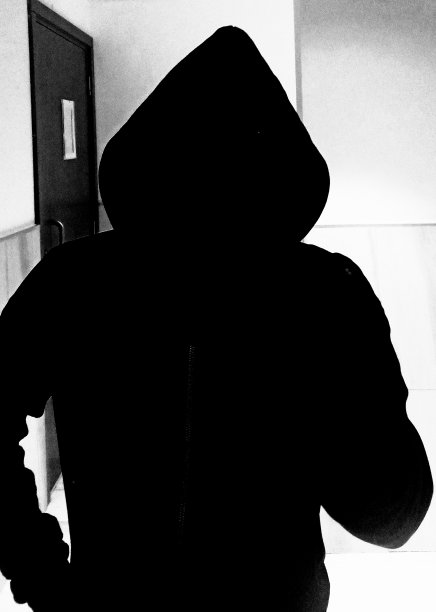 肤色黝黑的男人图片下载