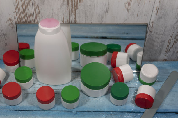 一瓶一瓶的化妆品图片下载