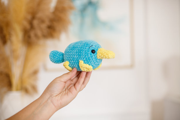 编织的装饰圣诞树的玩具。图片下载