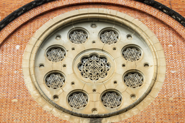 越南胡志明市西贡圣母院大教堂的正面装饰。图片下载