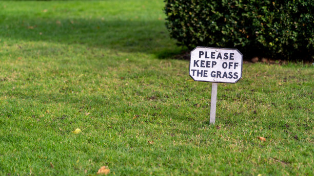 禁止在乡村庄园的草坪上看到草坪标志图片下载