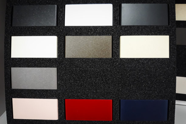 制作家具的颜色样品。室内装饰用木材油漆的颜色试验为家居设计选择颜色。图片下载