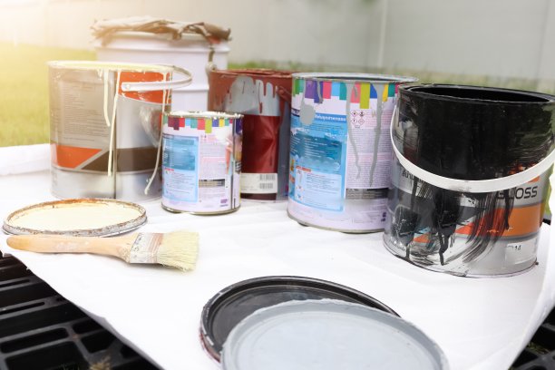 工业油漆工作产生的化学废物图片下载