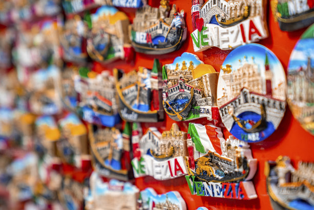 收藏各种旅游磁石纪念品，供游客参观图片下载