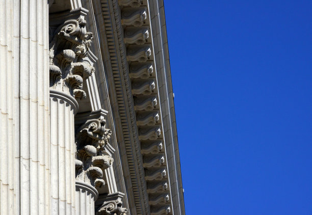 科林斯柱廊和华丽的飞檐-西北共同人寿保险老总部(1914年)，密尔沃基，威斯康星州，美国图片下载