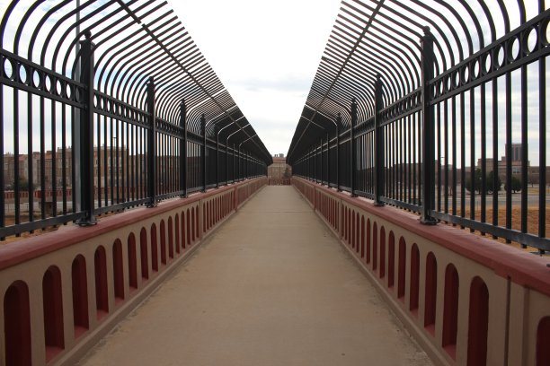 美丽的人行天桥图片下载