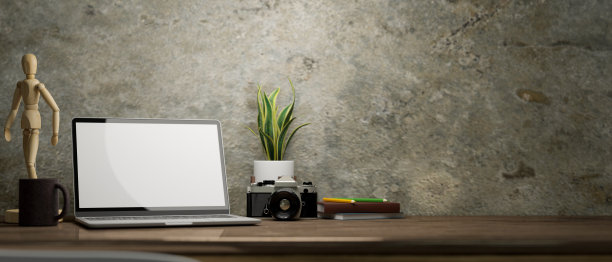 在水泥阁楼墙上的笔记本电脑空白屏幕模型。图片下载