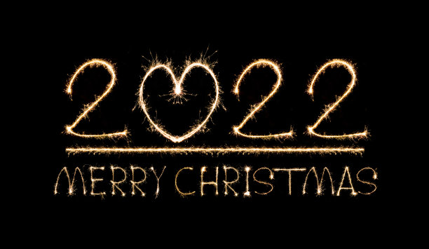 祝2022年新年快乐，文字手写火花烟花与五彩缤纷的烟花在晚上图片下载