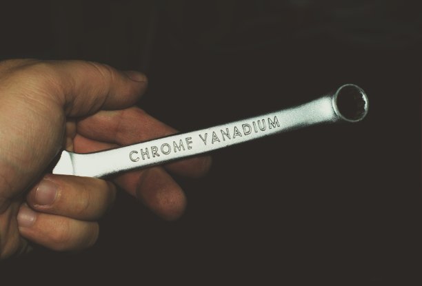 13岁时，他手里拿着一把锁匠的钥匙。图片下载