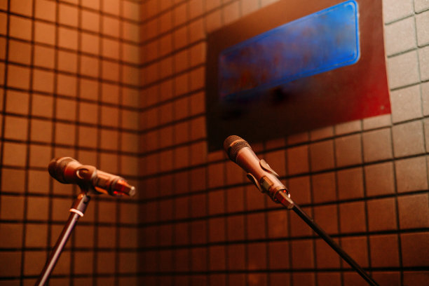 麦克风录音棚隔音室隔音隔离图片下载