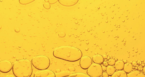 摘要在水中起泡油。图片下载