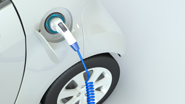 白色电动汽车充电接近图片下载